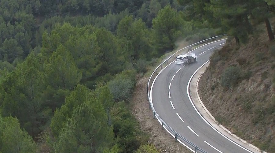 WRC champion Sébastien Ogier crashed out of the lead of RallyRACC Catalunya - Costa Daurada, Spain while leading just 4km from the finish, October 25, 2015.