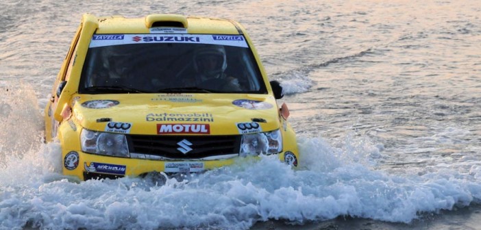 La suzuky di Dalmazzini in uno dei guadi della Baja Puglia & Lucania