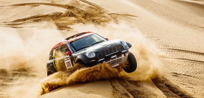 Il vincitore 2014 Nani Roma guida l'assalto Mini alla Dakar