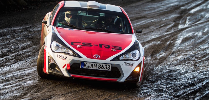 La Toyota GT-86 CS-R3 durante i test di sviluppo. Sarà omologata a luglio