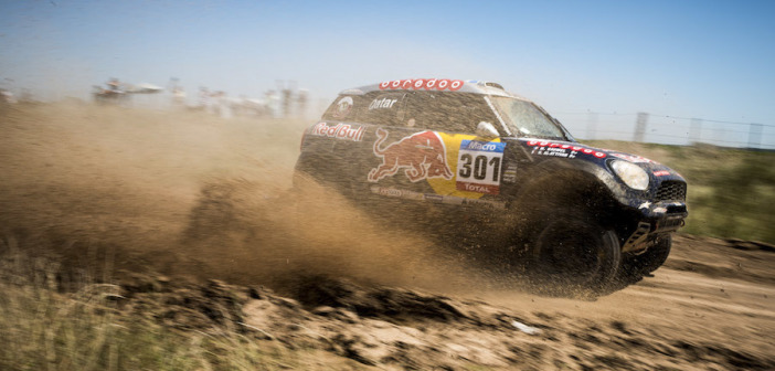 Nasser Al-Attiyah in azione con la Mini alla Dakar 2015 © Red Bull Media House