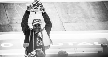 Nasser Al-Attiyah festeggia la sua seconda vittoria nella Dakar @red bull media house