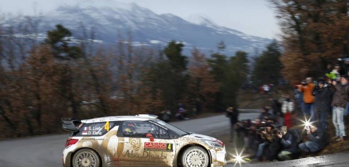 La DS3 di Loeb sotto i flash dei fotografi.