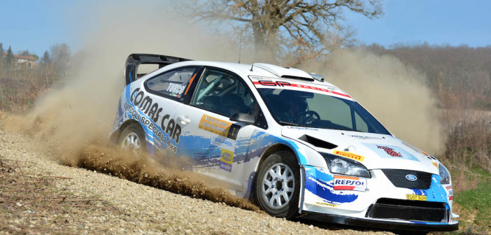La Focus di Cobbe si lancia nella volata finale.