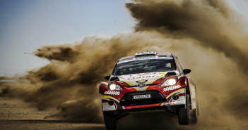 Nasser Al-Attiyah all'attacco nel deserto del Kuwait.