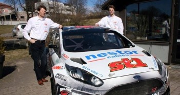 Marcus e Niclas Gronholm vicini alla loro Fiesta Supercar