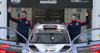 UN PIENO DI HYUNDAI Sebastian Marshall e Kevin Abbring al debutto con la i20 WRC in Svezia.