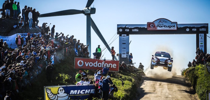 Nasser Al Attiyah e Matthieu Baumel volano verso il successo di WRC2 in Portogallo.