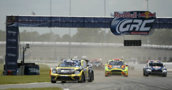 Il Beetle di Tanner Foust davanti a tutti.