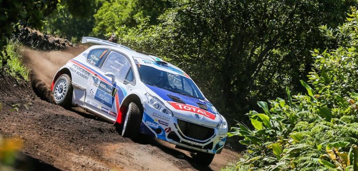 La 208 T16 di Craig Breen sulla terra delle Azzorre.