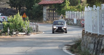 Un concorrente impegnato nella gara a media del Sanremo Historic.