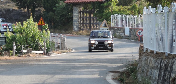 Un concorrente impegnato nella gara a media del Sanremo Historic.