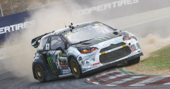 La Citroen DS3 di Solberg fa mangiare la sua polvere agli avversari.