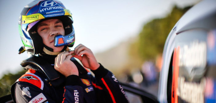 Hayden Paddon firma il rinnovo con Hyundai. Sarà nel Mondiale fino al 2018.