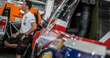 La Toyota Hilux alle verifiche pre gara.