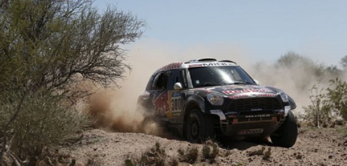 La Mini di Nasser in azione.