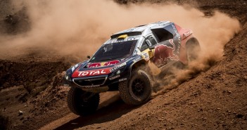 La Peugeot di Peterhansel vola verso La Rioja