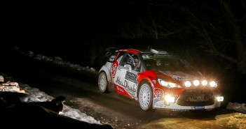 I fari della DS3 WRC di Kris Meeke illuminano la notte del Montecarlo