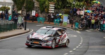 KAJETANOWICZ VOLA La Ford Fiesta R5 del campione in carica in azione.