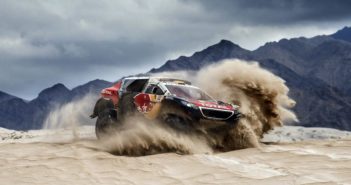 La Peugeot 2008 DKR sulla sabbia della Bolivia.