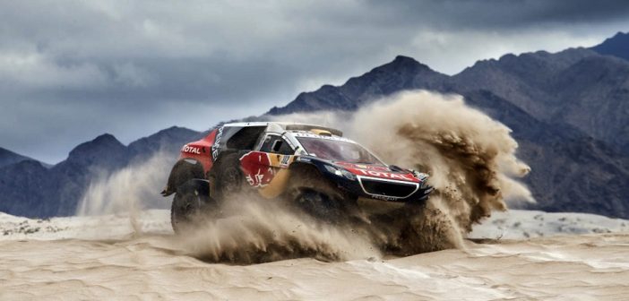 La Peugeot 2008 DKR sulla sabbia della Bolivia.