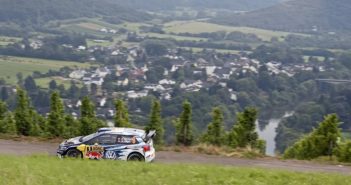 Andreas Mikkelsen sfreccia sulle strade della Mosella.