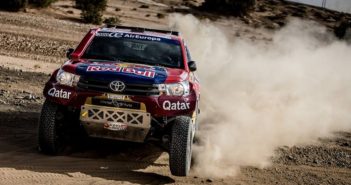 L'Hilux di Nasser a caccia di un altro successo.