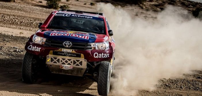 L'Hilux di Nasser a caccia di un altro successo.