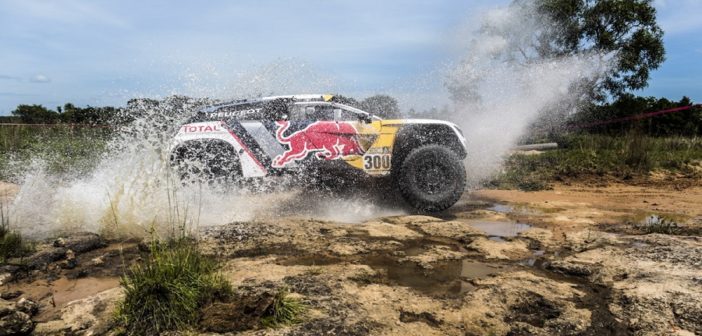 La 3008 DKR di Peterhansel vola tra le aquile