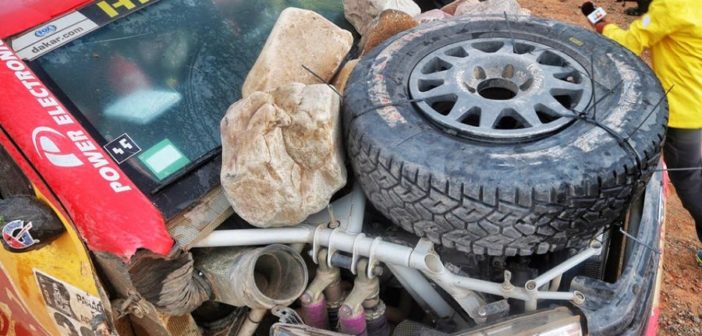 L'Hilux di Nasser al traguardo di ieri