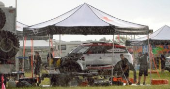 Il service di Hirvoinen sotto la pioggia battente