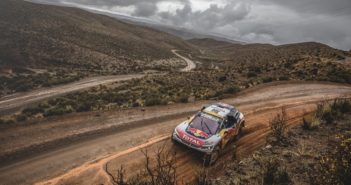 Stephane Peterhansel e la sua 3008 DKR volano sugli altopiani Boliviani