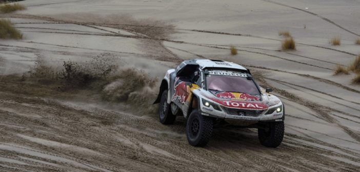 La Peugeot 3008 di super Seb riprende la testa della gara.