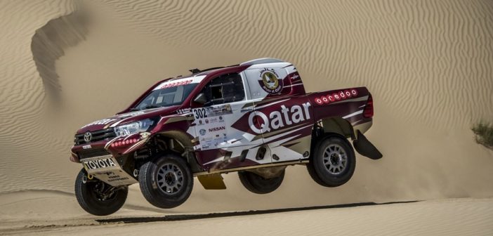 La Toyota Hilux di Nasser sulle dune di Dubai.