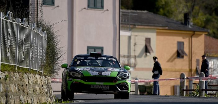 La Fiat Abarth 124 Rally di Fabrizio Andolfi Junior sulle speciali rivierasche.