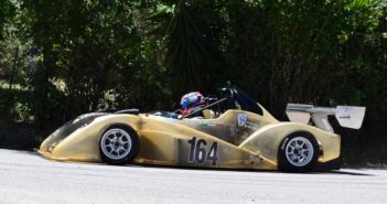La Radical SR4 di Miglionico sulle rampe che portano a Roccavaldina.