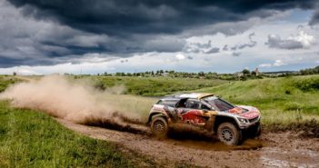 Il maltempo non spaventa le Peugeot 3008 DKR