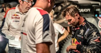 Loeb all'arrivo della nona tappa con il polso malconcio.
