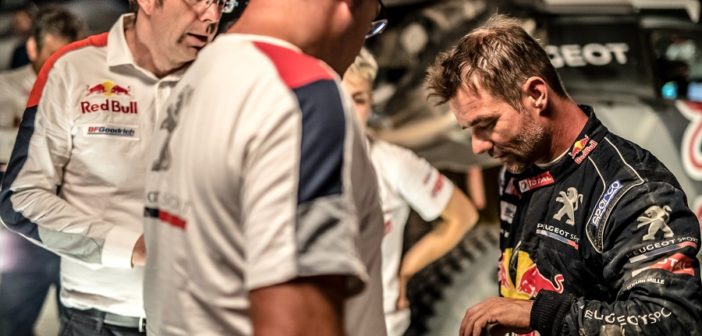 Loeb all'arrivo della nona tappa con il polso malconcio.