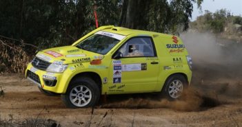 Andrea Crugnola passa al volante della Suzuki Grand Vitara.