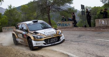 La Hyundai i20 R5 di Ares vola anche sulle speciali della Nucìa.