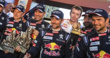 Loeb e lo squadrone Peugeot all'arrivo della Dakar 2017.