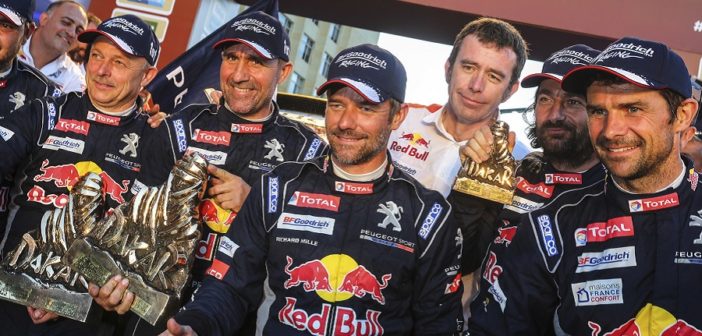 Loeb e lo squadrone Peugeot all'arrivo della Dakar 2017.