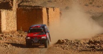 La Nissan di Rossi Borsoi sulle piste del Marocco.