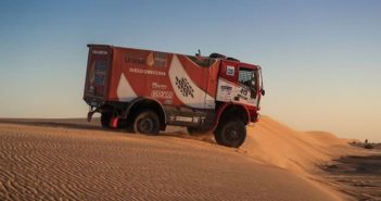 L'Iveco Eurocargo sulle dune della Mauritania.