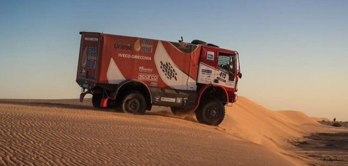 L'Iveco Eurocargo sulle dune della Mauritania.