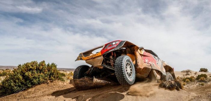 La Peugeot 3008 DKR Maxi di Peterhansel segna lo scratch di giornata.