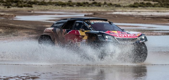 In Bolivia la Dakar inciampa nuovamente in acqua e fango.