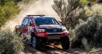 Al Attiyah mette alla frusta la sua Toyota Hilux