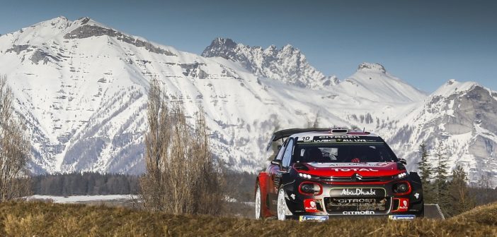 La Citroen C3 WRC di Meeke in uno dei passaggi sullo shake down